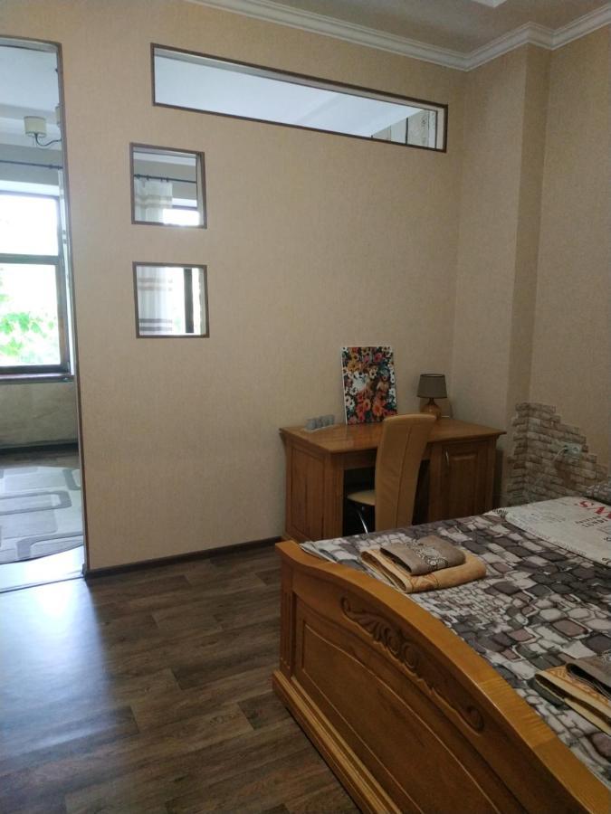 Apartment In The Center Of Old Town Кам'янець-Подільский Екстер'єр фото